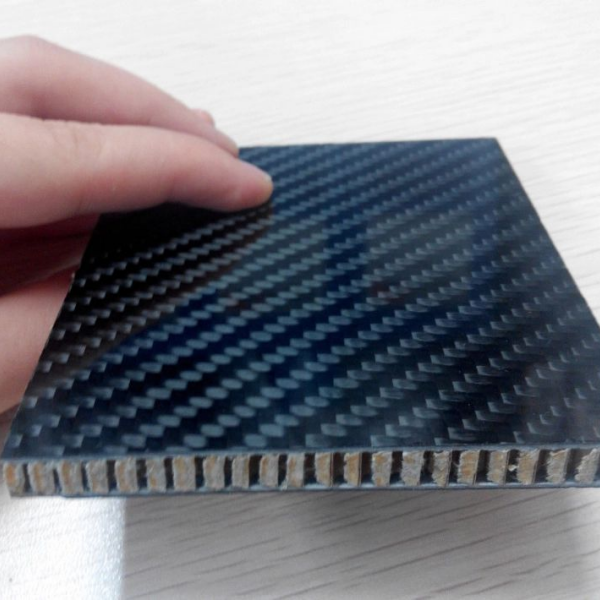Bidirectional carbon fiber plate