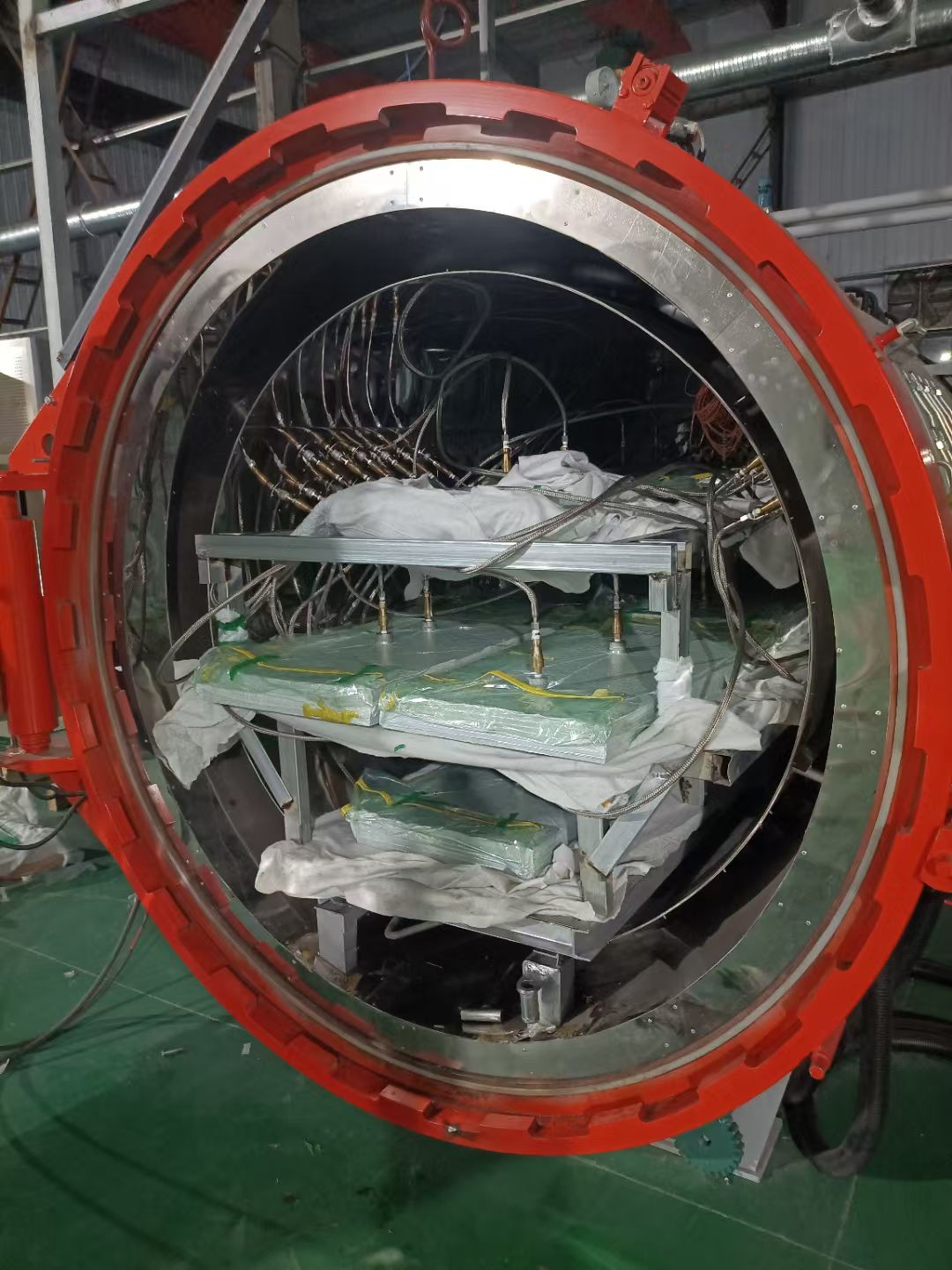 What is autoclave molding process?